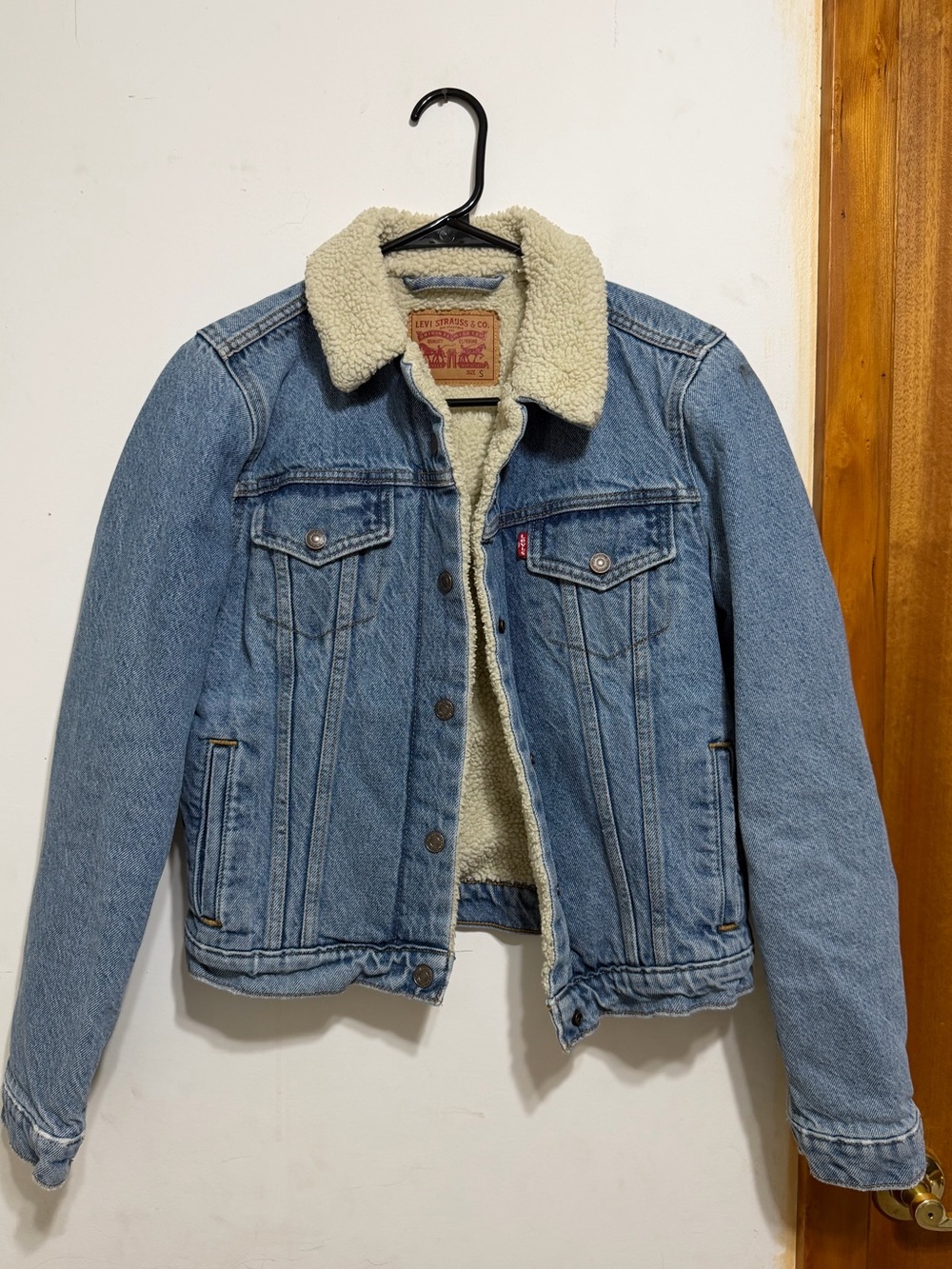 Levi's Light Blue Denim Jacket with Cream Sherpa Lining